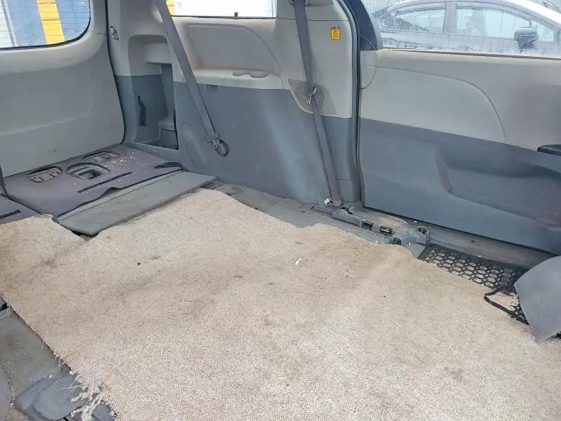 2011 TOYOTA SIENNA LE  