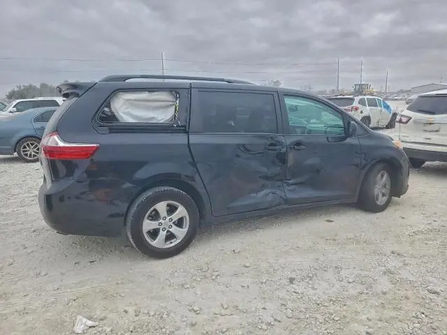 2017 TOYOTA SIENNA LE  