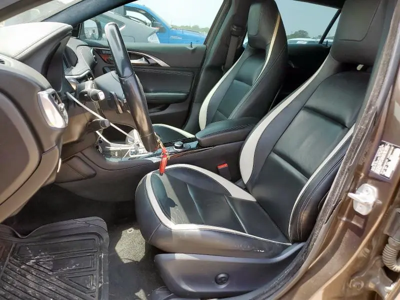 2017 INFINITI QX30 BASE  