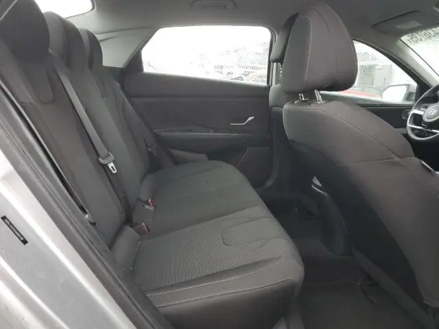 2022 HYUNDAI ELANTRA SE