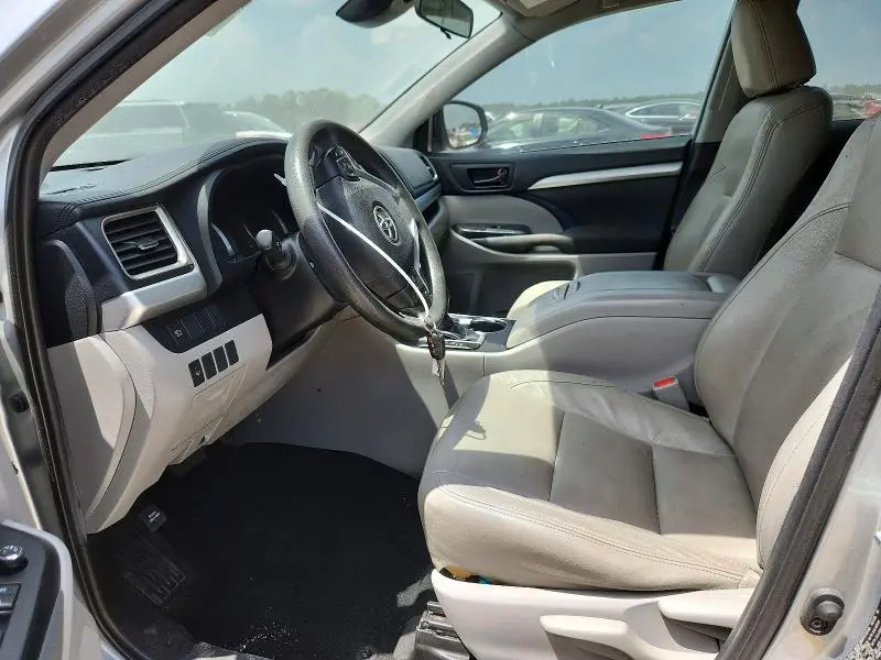 2019 TOYOTA HIGHLANDER LE  