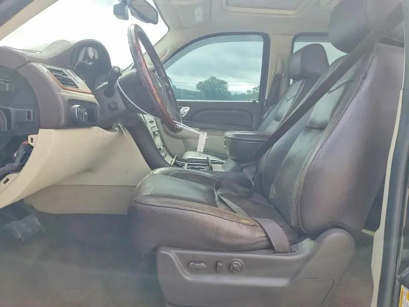 2011 CADILLAC ESCALADE PLATINUM  