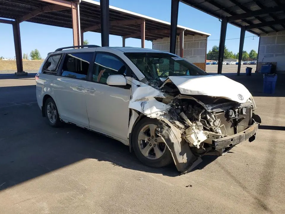 2011 TOYOTA SIENNA LE  