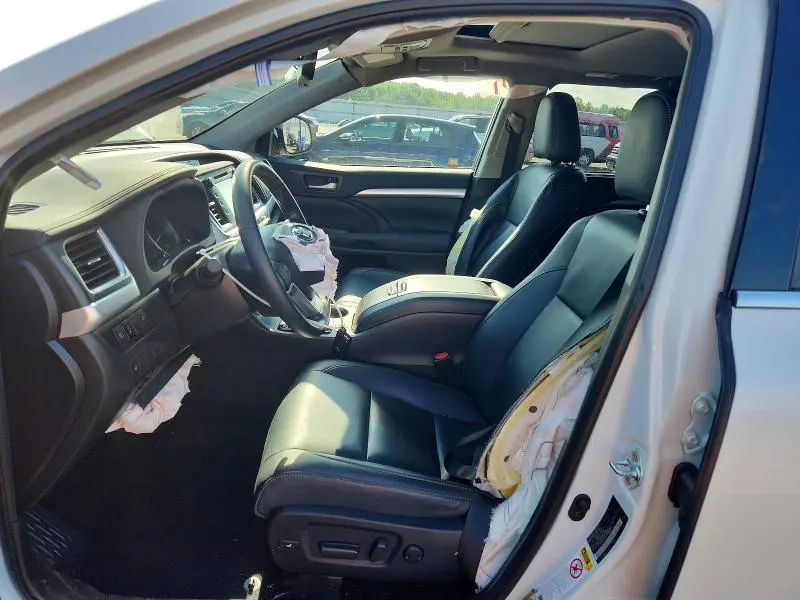 2019 TOYOTA HIGHLANDER XLE  