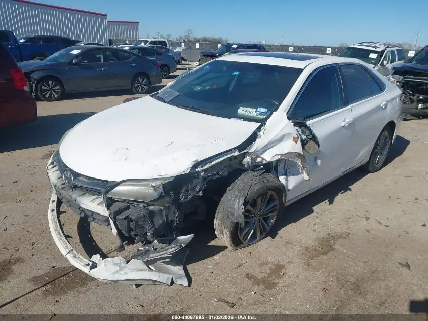 2015 TOYOTA CAMRY SE