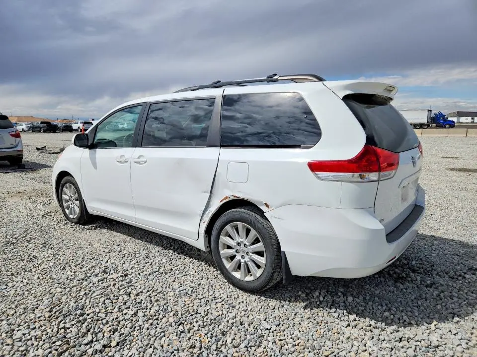2013 TOYOTA SIENNA LE 7-PASSENGER  