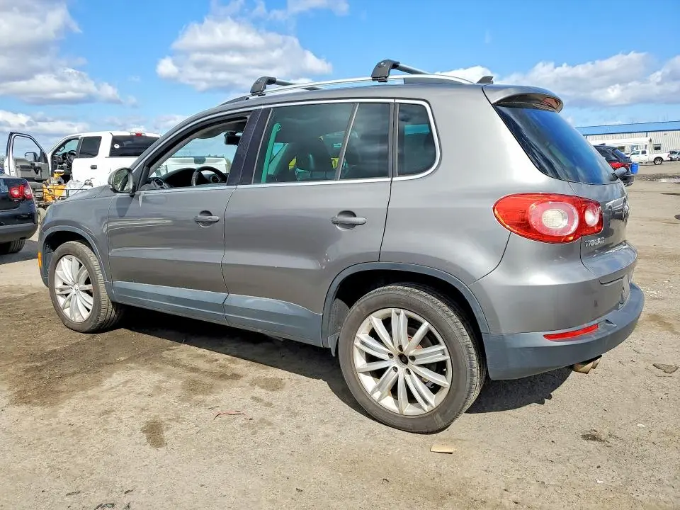 2011 VOLKSWAGEN TIGUAN S  