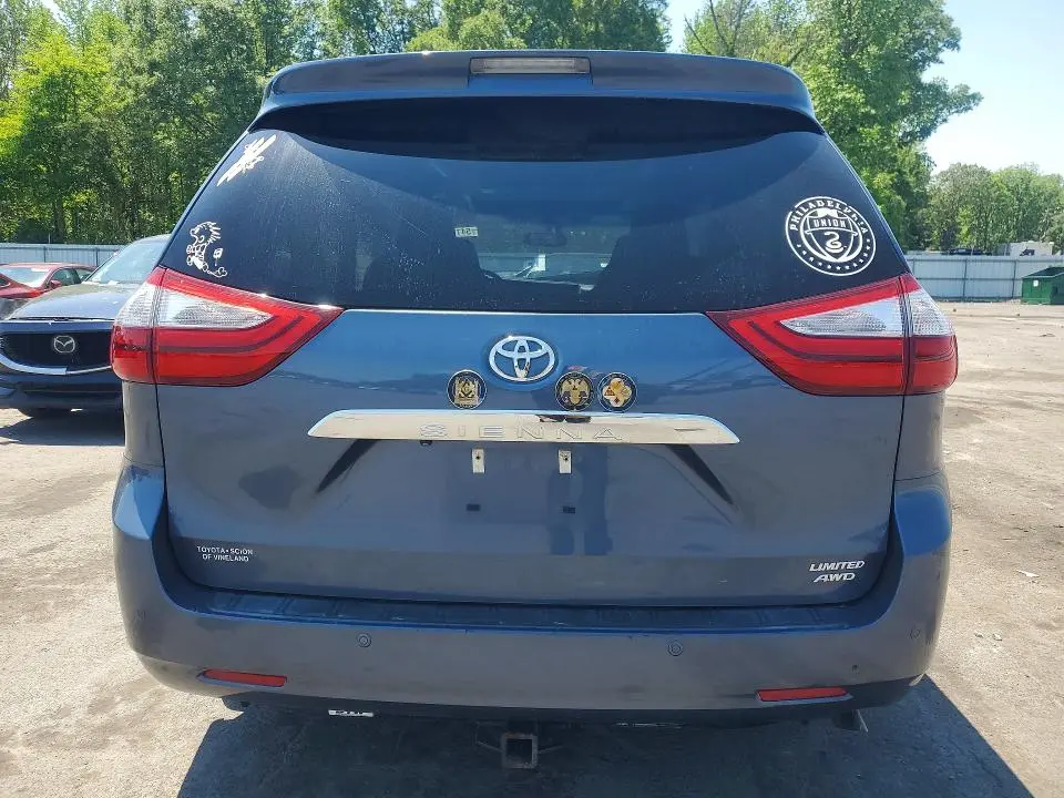 2015 TOYOTA SIENNA LIMITED PREMIUM 7-PASSENGER  