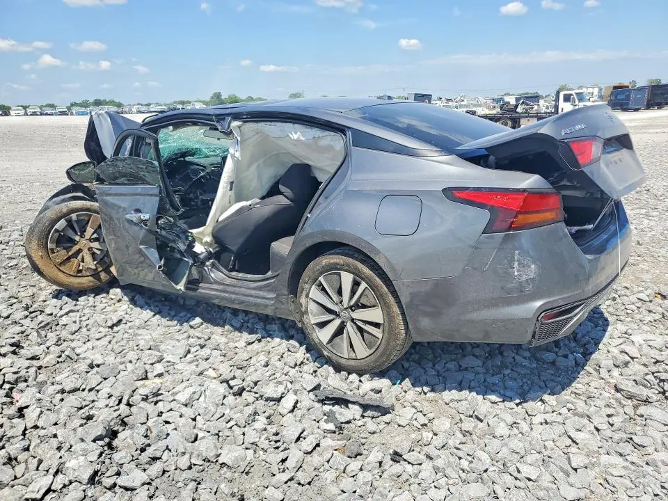 2022 NISSAN ALTIMA SV  