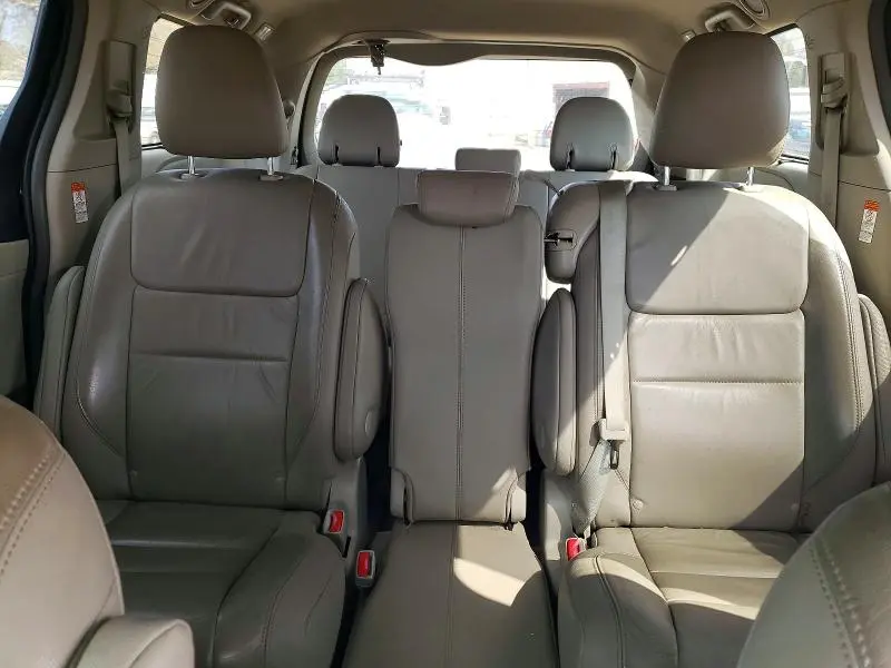 2016 TOYOTA SIENNA XLE 8-PASSENGER  