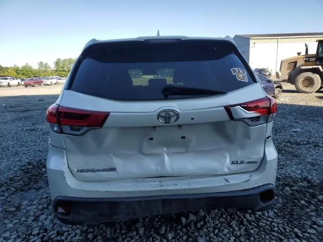 2018 TOYOTA HIGHLANDER SE  