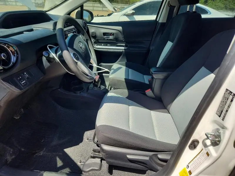 2016 TOYOTA PRIUS C THREE  