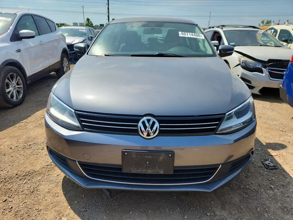 2013 VOLKSWAGEN JETTA SE  
