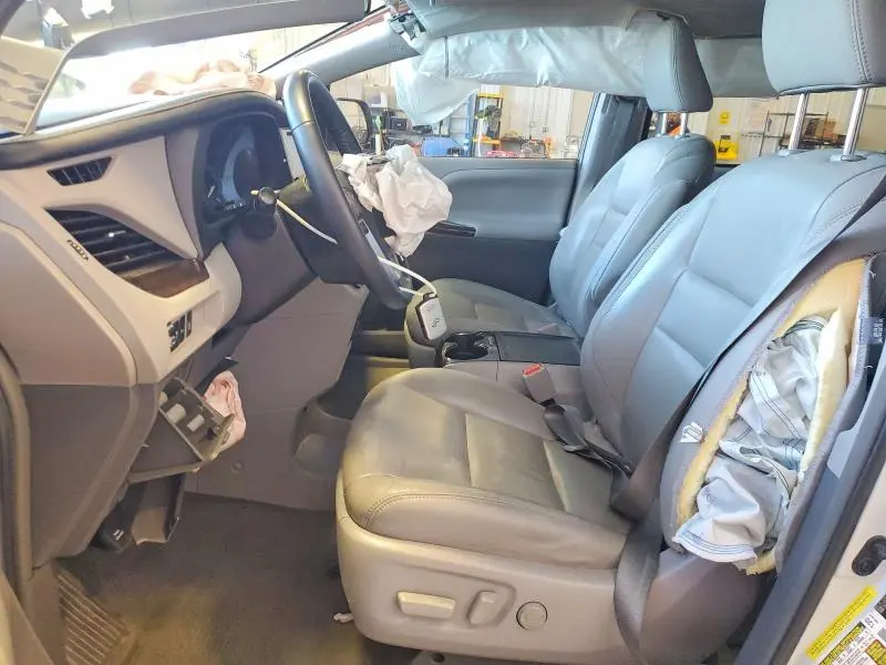 2017 TOYOTA SIENNA XLE 8-PASSENGER  