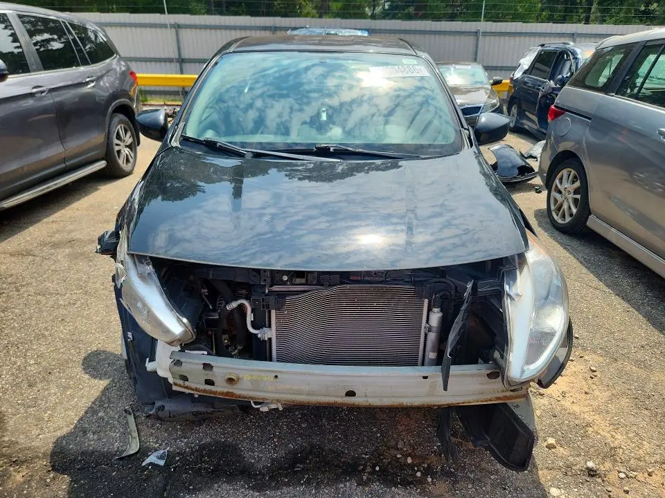 2019 NISSAN VERSA SV  
