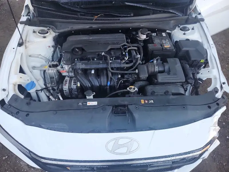2024 HYUNDAI ELANTRA LUXURY  