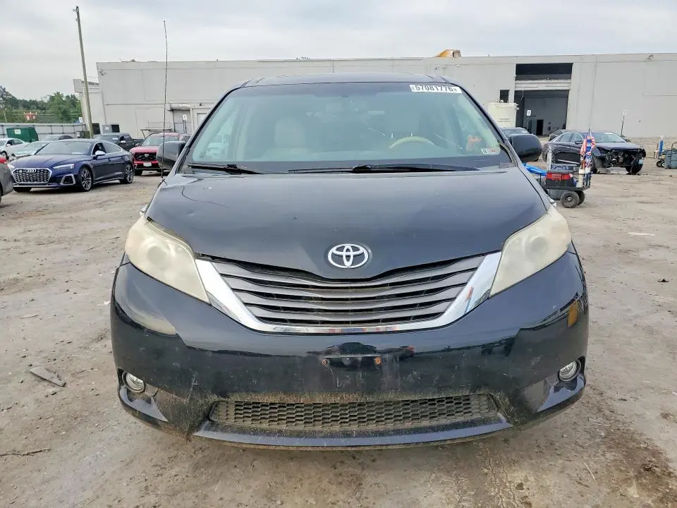 2014 TOYOTA SIENNA XLE 8-PASSENGER  