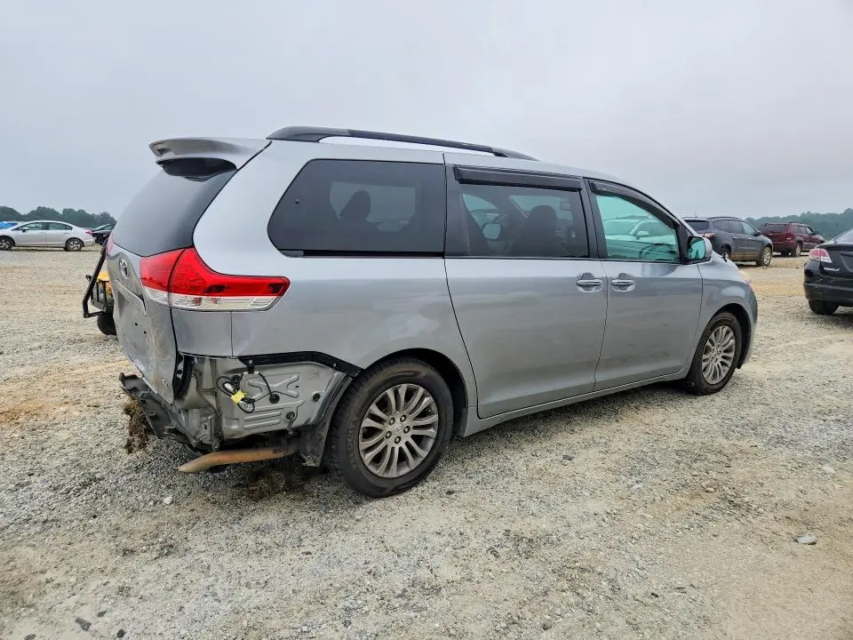 2013 TOYOTA SIENNA XLE 8-PASSENGER  