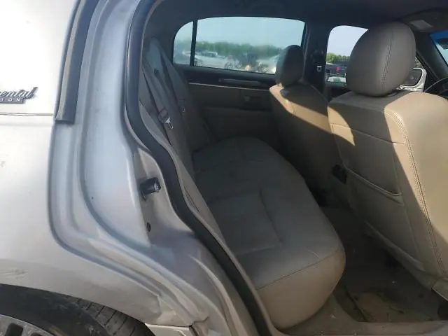 2010 LINCOLN TOWN CAR SIGNATURE LIMITED  