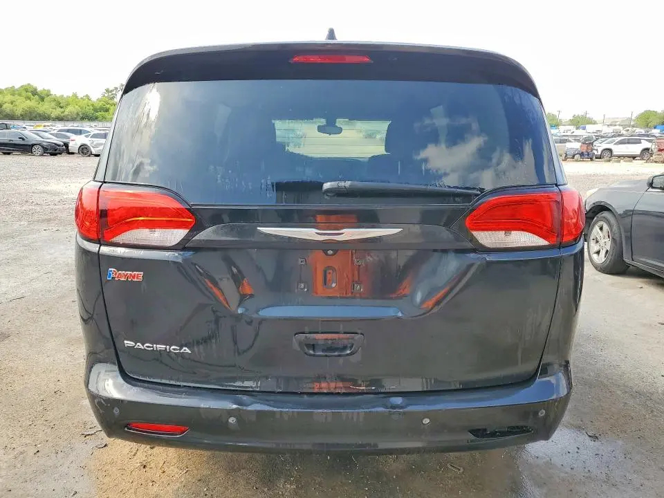 2017 CHRYSLER PACIFICA LX  