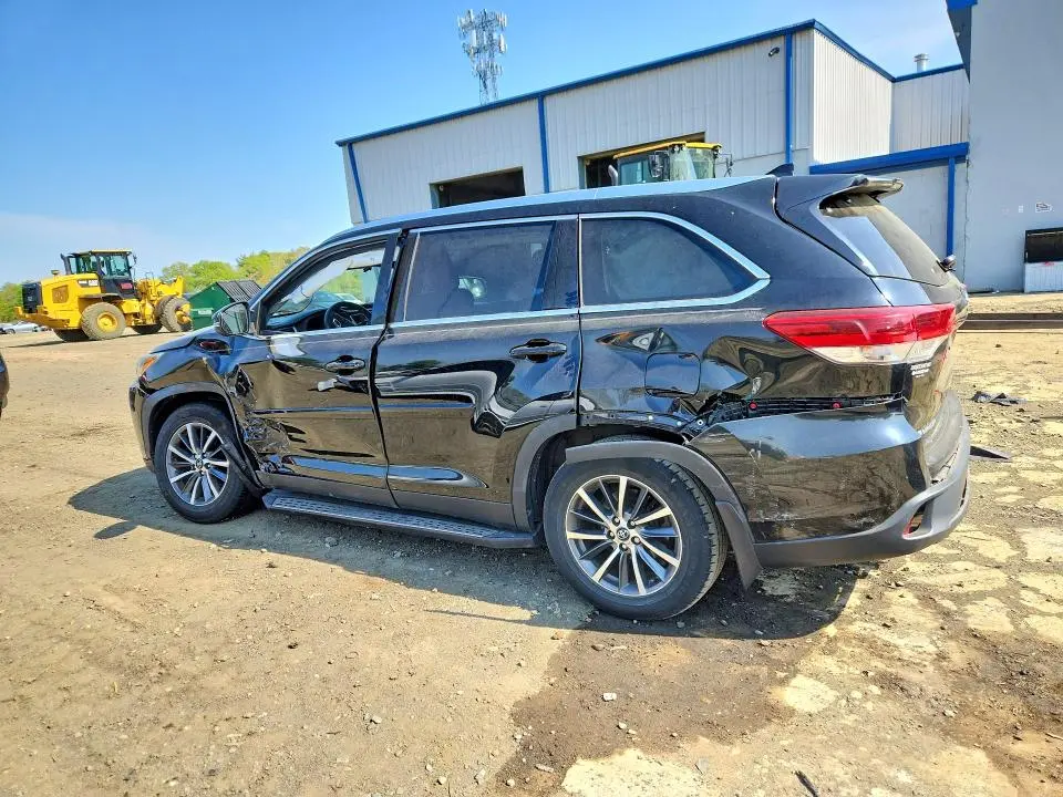2019 TOYOTA HIGHLANDER XLE  