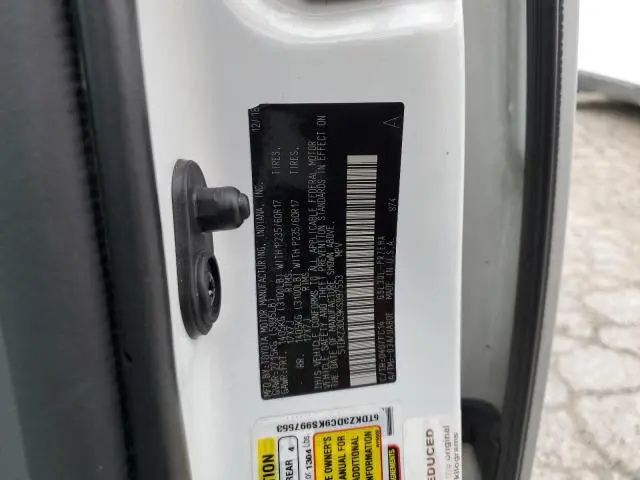 2019 TOYOTA SIENNA LE  