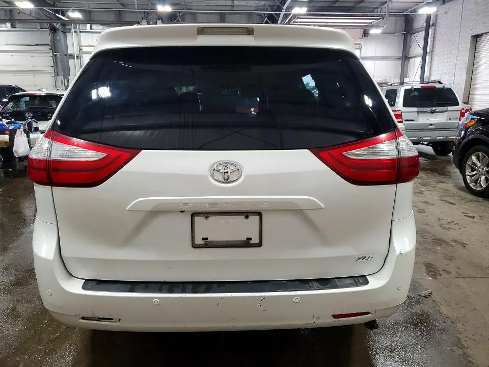 2015 TOYOTA SIENNA XLE 8-PASSENGER  