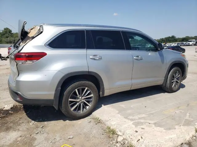 2017 TOYOTA HIGHLANDER SE  