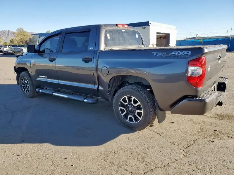 2017 TOYOTA TUNDRA CREWMAX SR5  