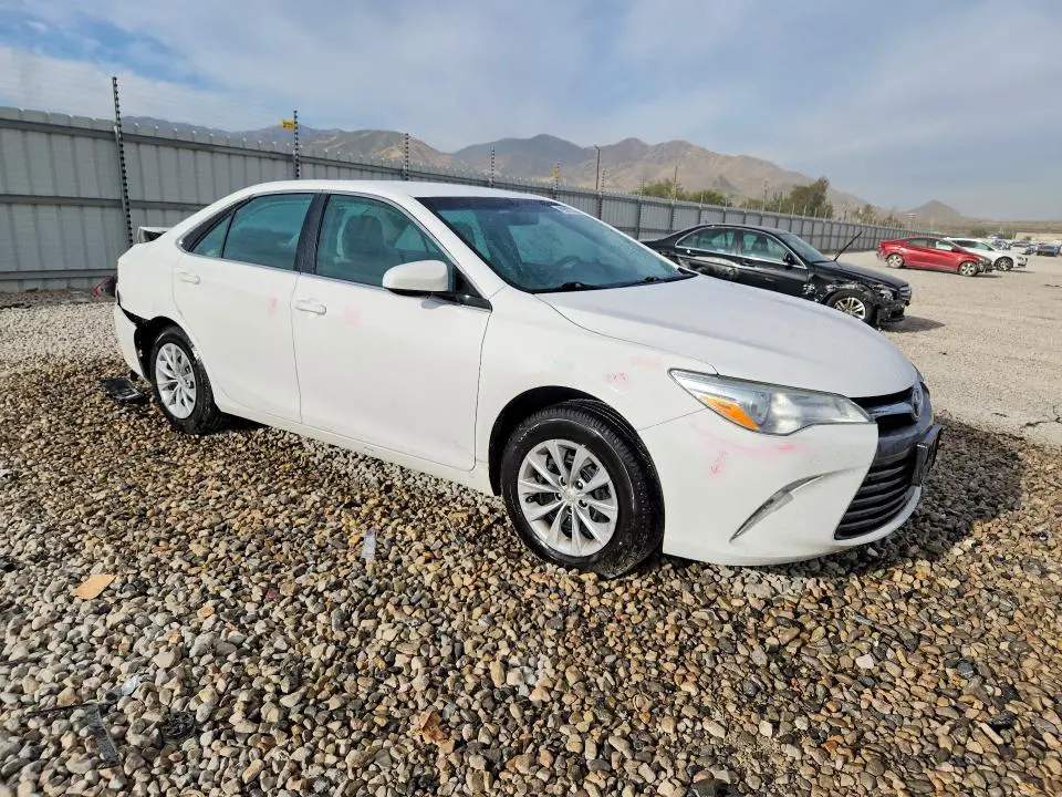 2016 TOYOTA CAMRY LE  