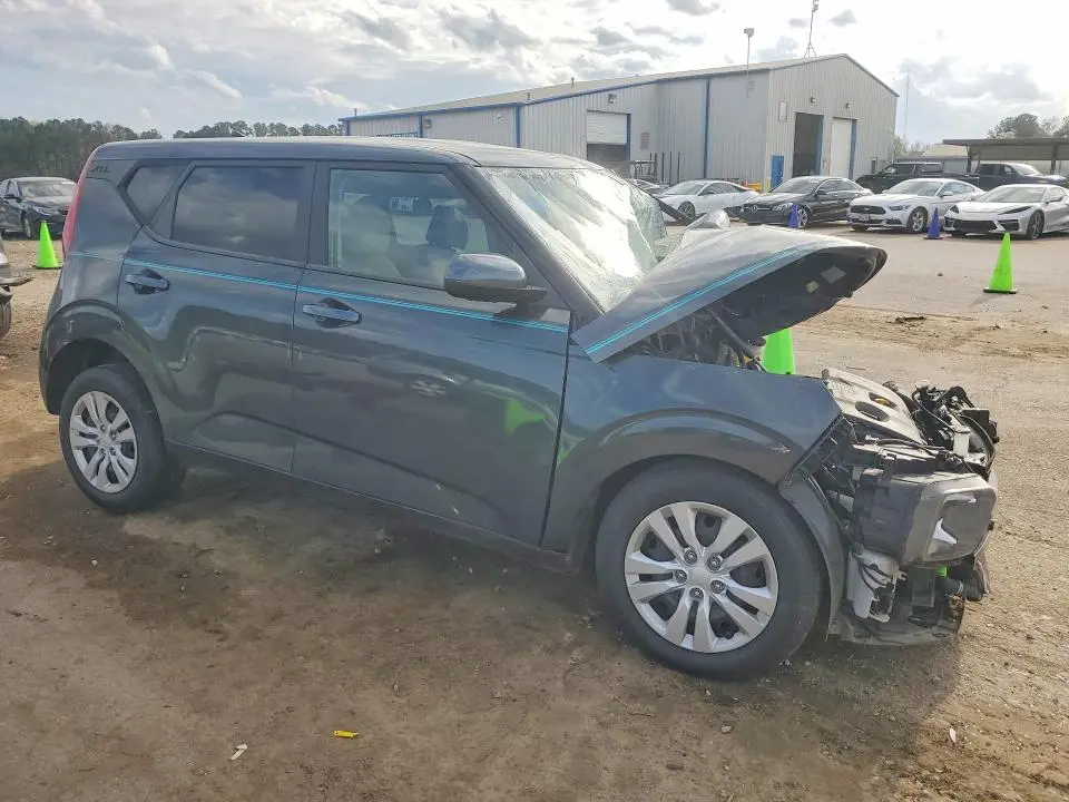 2022 KIA SOUL LX  