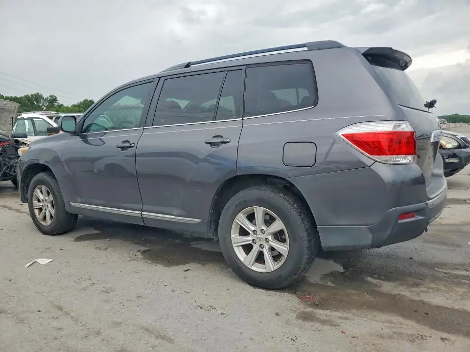 2011 TOYOTA HIGHLANDER SE  