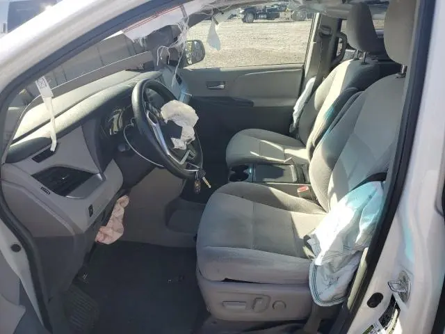 2017 TOYOTA SIENNA LE  