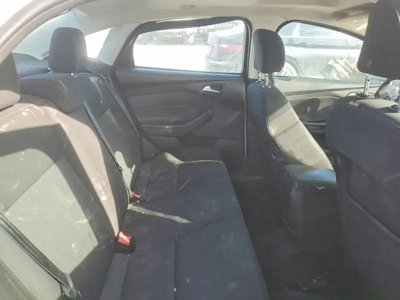 2015 FORD FOCUS SE  