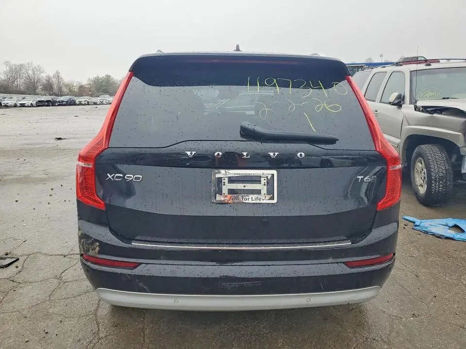 2022 VOLV XC90 T6 MOMENTUM  
