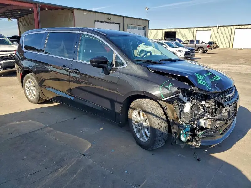 2021 CHRYSLER VOYAGER LX  