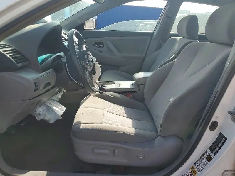 2010 TOYOTA CAMRY LE  