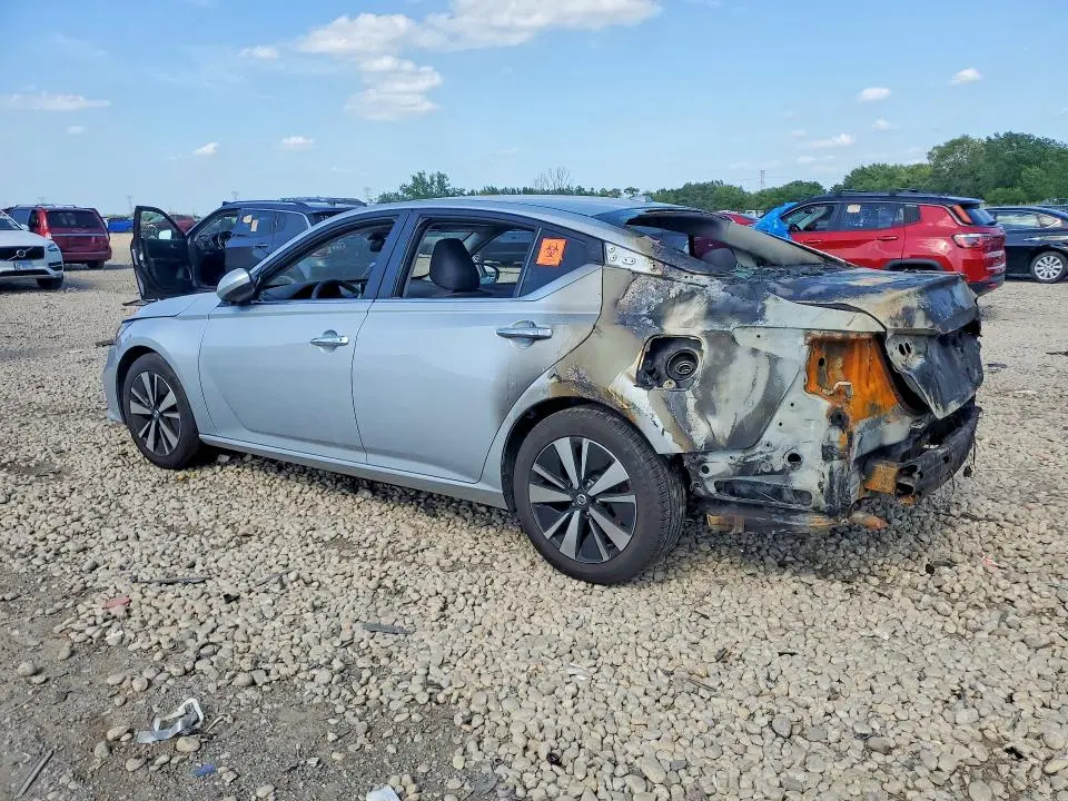 2021 NISSAN ALTIMA SV  