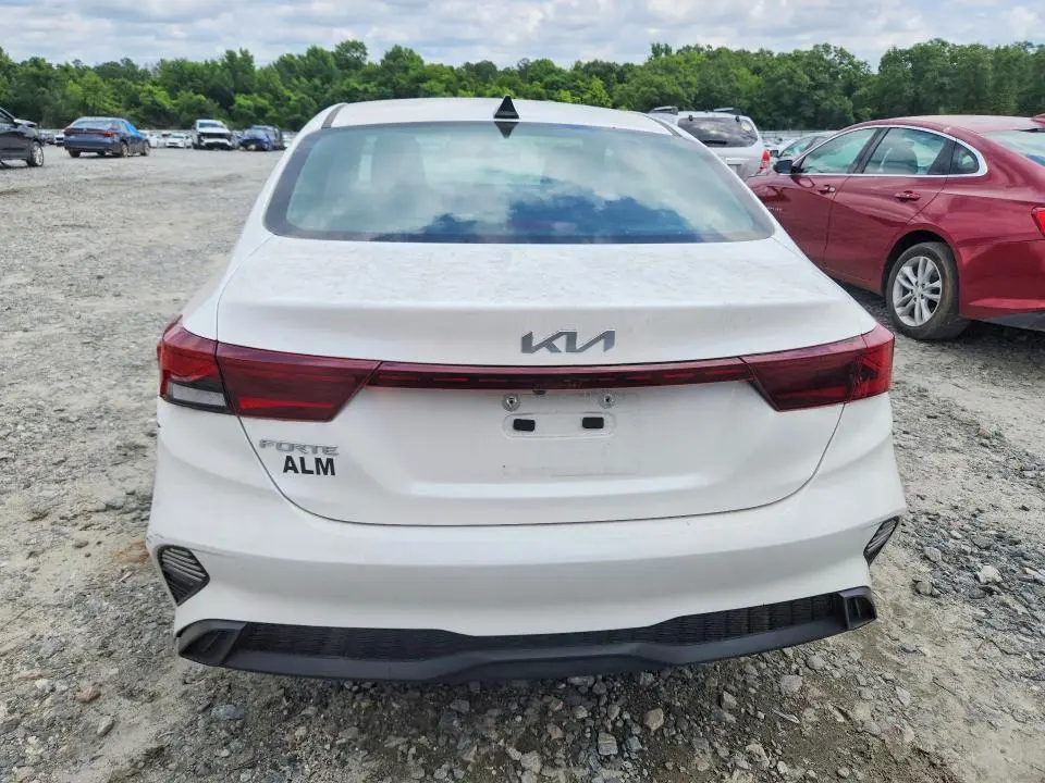2024 KIA FORTE LXS  