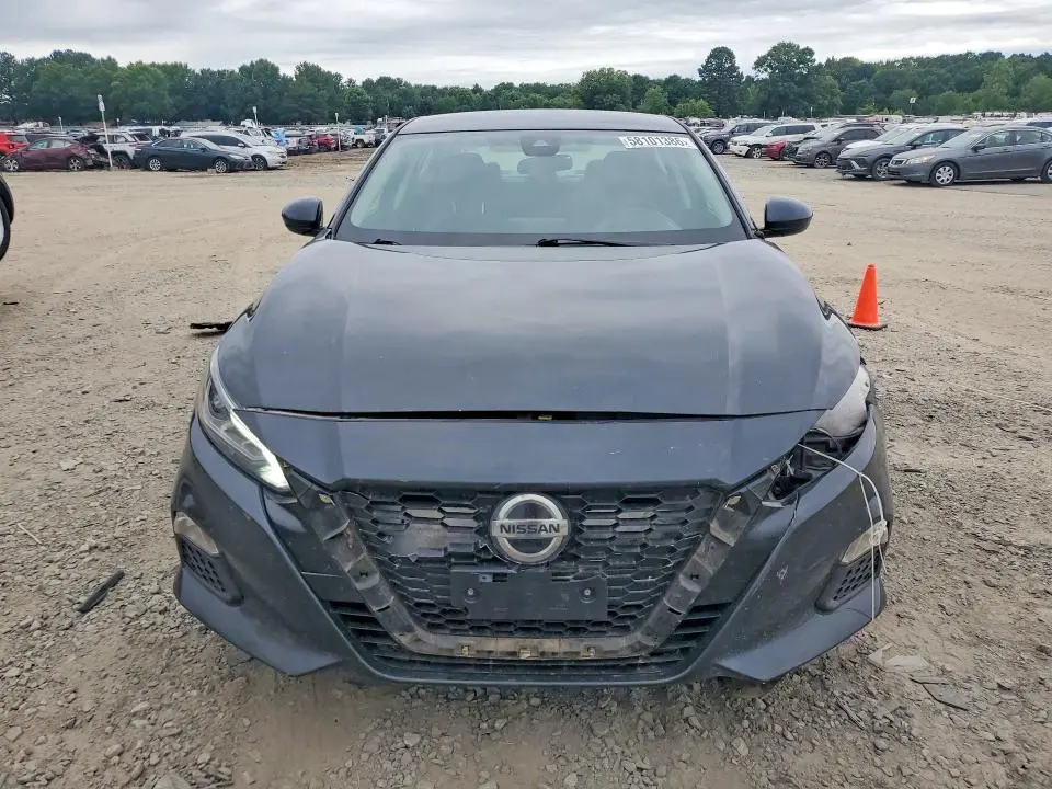 2021 NISSAN ALTIMA SV  