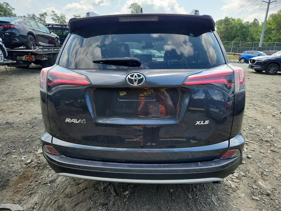 2018 TOYOTA RAV4 XLE  