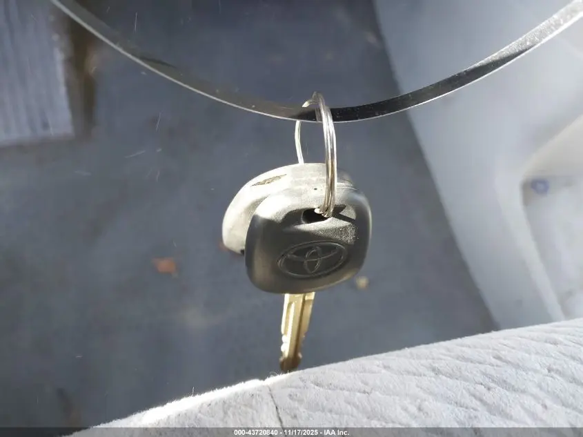 2012 TOYOTA SIENNA LE V6 8 PASSENGER