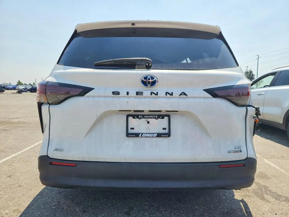2023 TOYOTA SIENNA LE 8-PASSENGER  