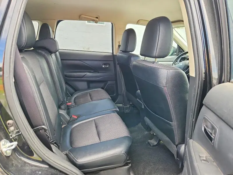 2015 MITSUBISHI OUTLANDER SE  