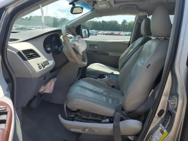 2013 TOYOTA SIENNA XLE  