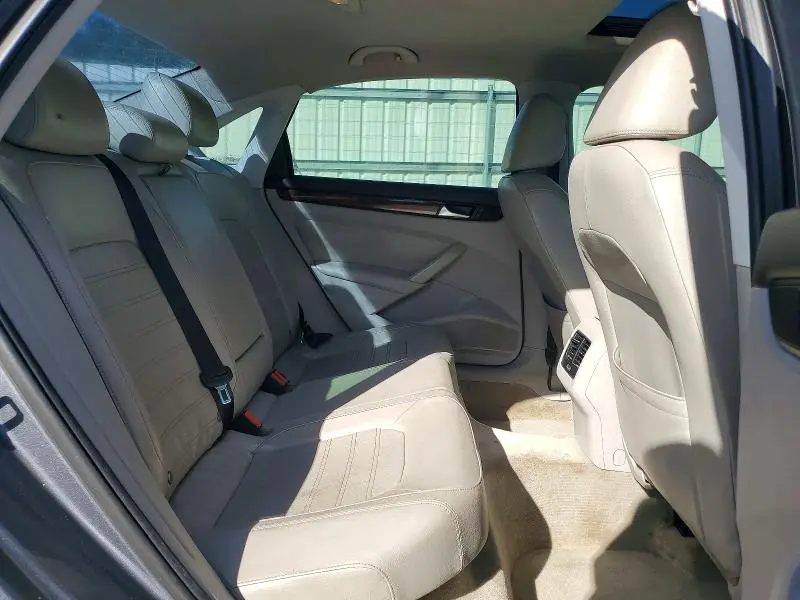 2013 VOLKSWAGEN PASSAT SEL  