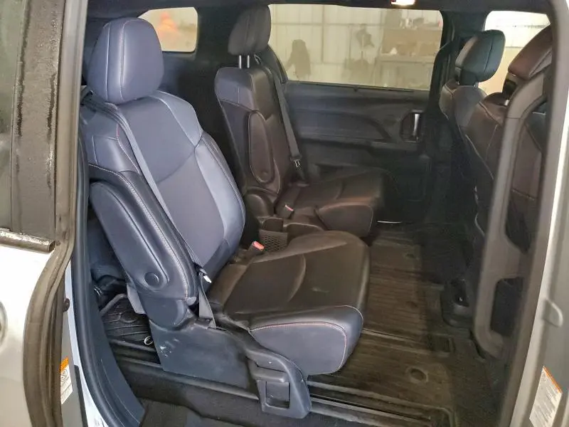 2021 TOYOTA SIENNA XSE  