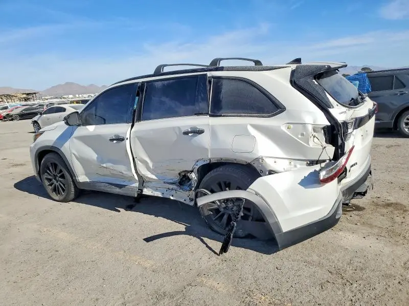 2019 TOYOTA HIGHLANDER SE  