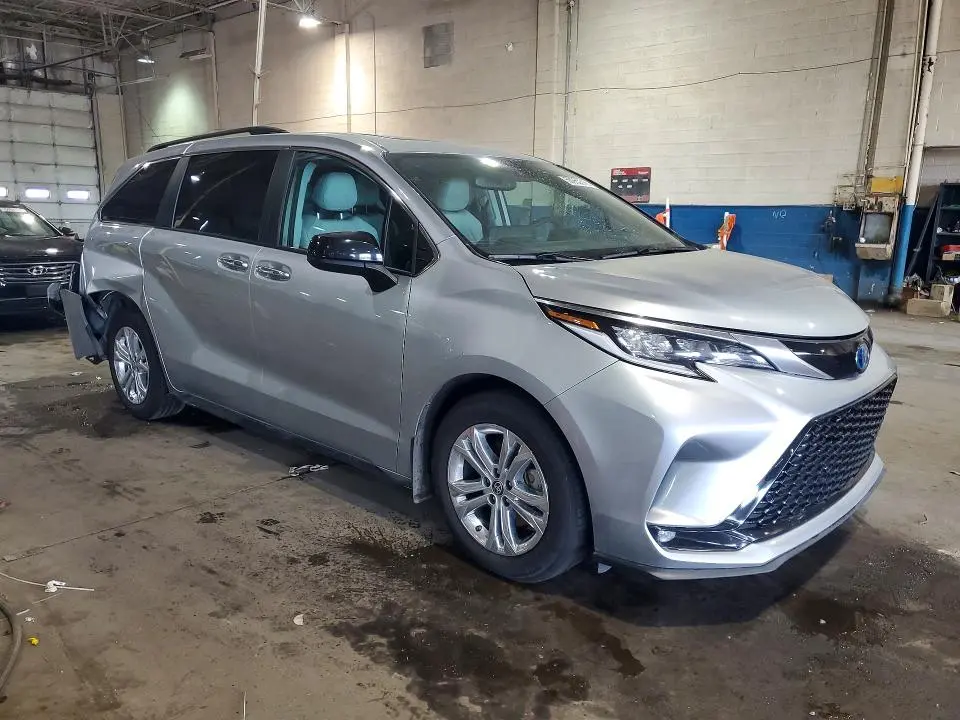 2023 TOYOTA SIENNA XSE 7-PASSENGER  