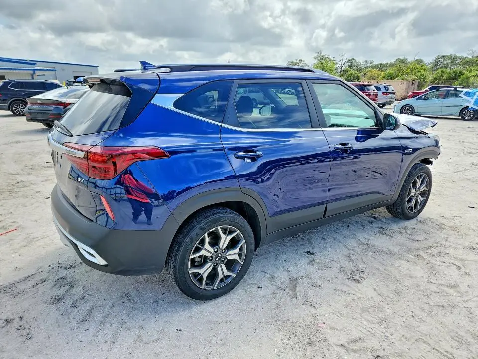 2021 KIA SELTOS EX  